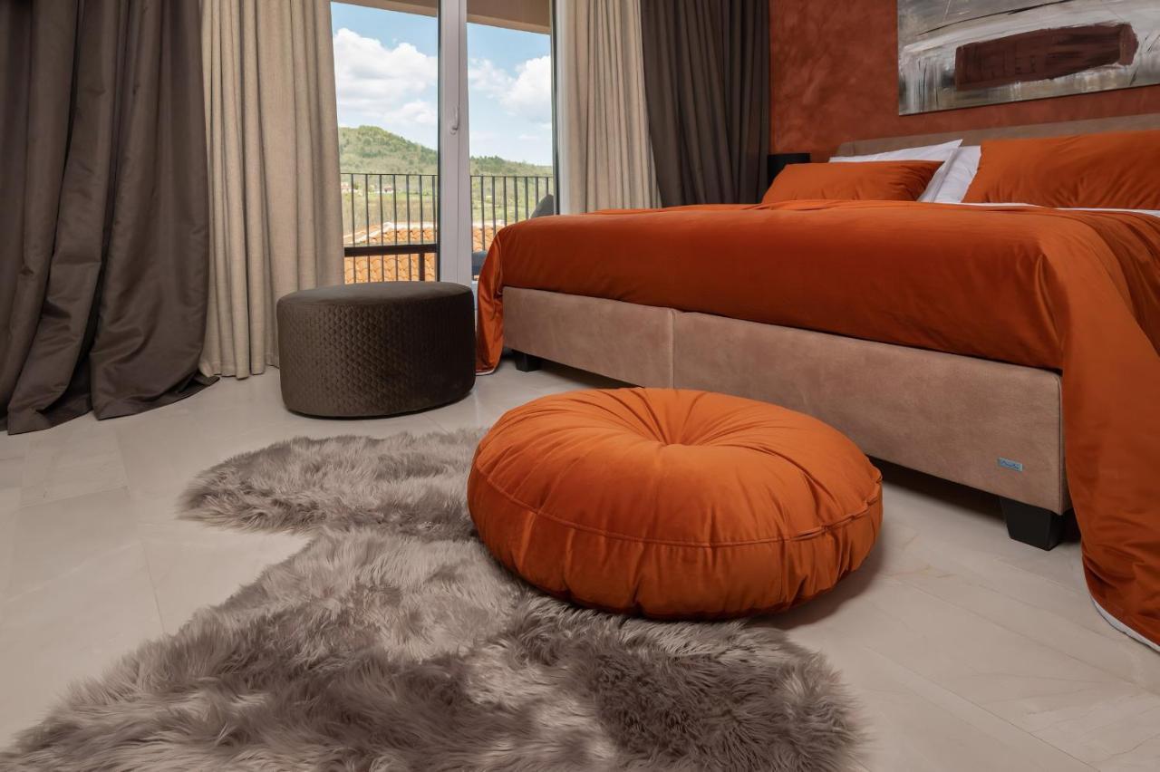 Luxury Villa Santa Cruz With Xl Pool And Jacuzzi Potpican Bagian luar foto