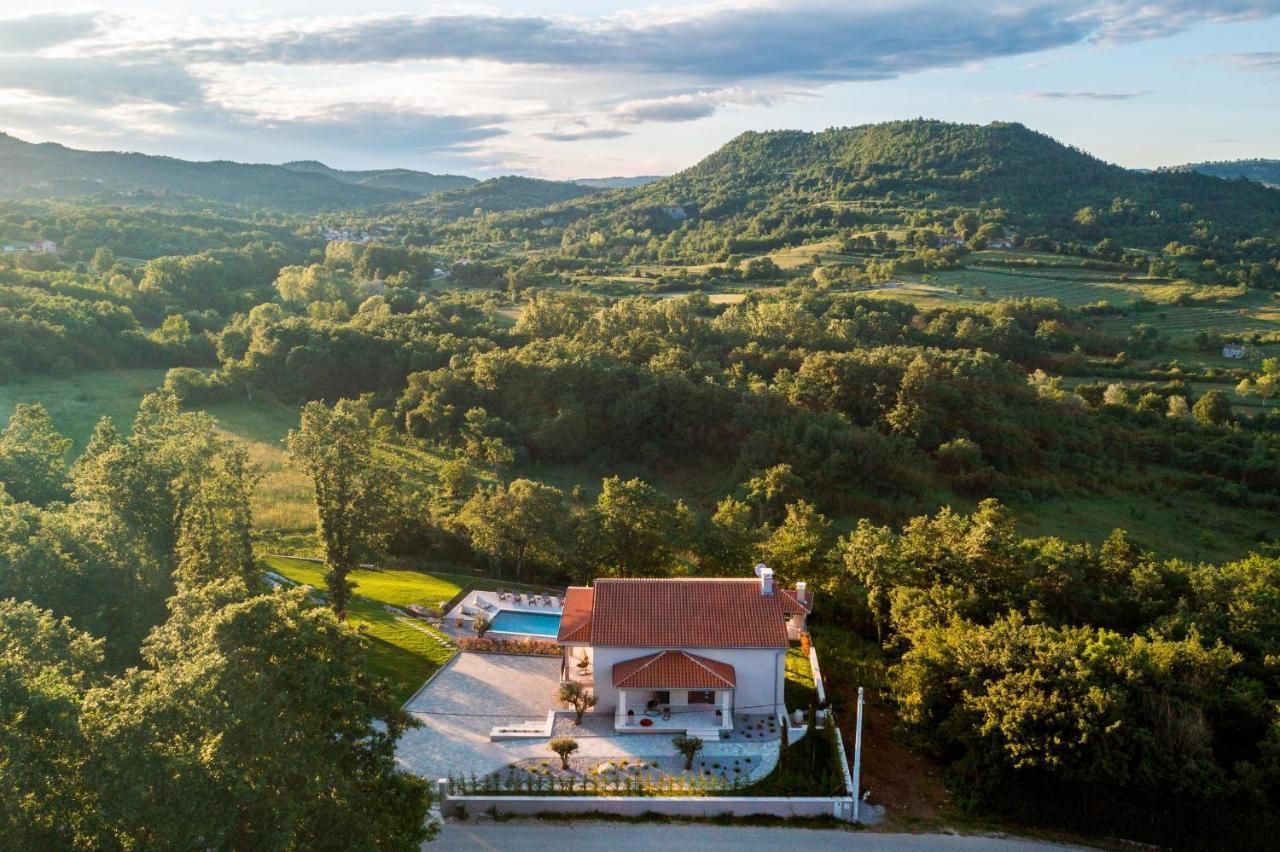 Luxury Villa Santa Cruz With Xl Pool And Jacuzzi Potpican Bagian luar foto