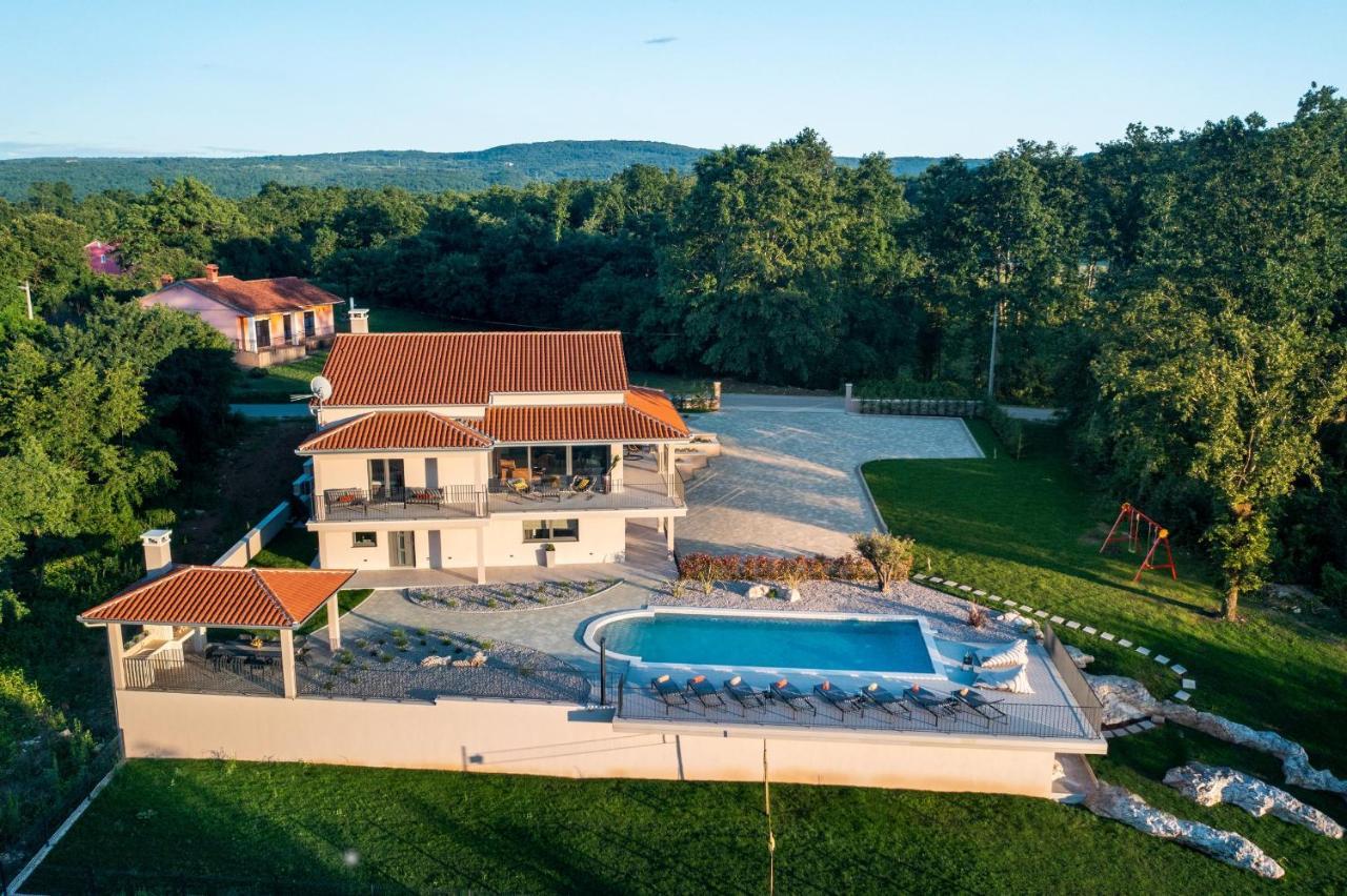 Luxury Villa Santa Cruz With Xl Pool And Jacuzzi Potpican Bagian luar foto