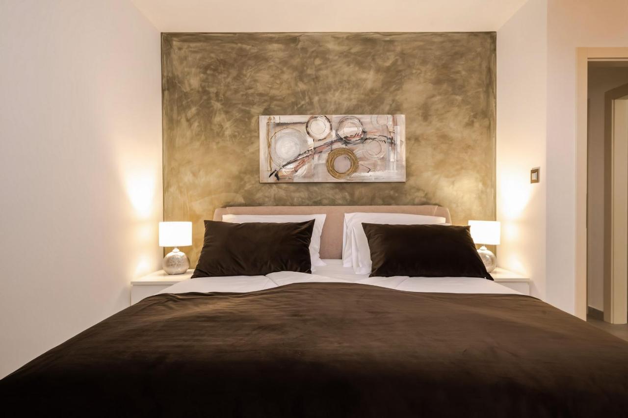 Luxury Villa Santa Cruz With Xl Pool And Jacuzzi Potpican Bagian luar foto