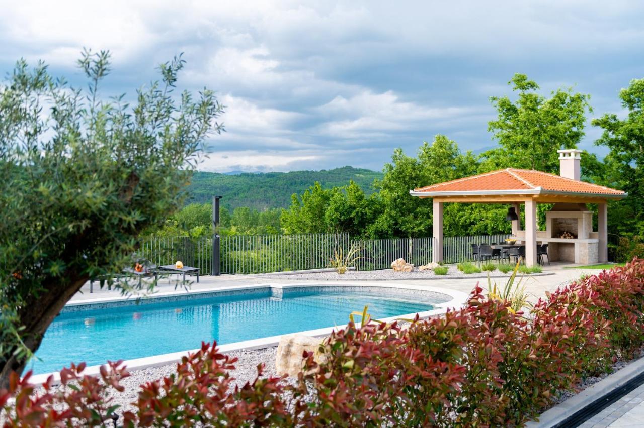 Luxury Villa Santa Cruz With Xl Pool And Jacuzzi Potpican Bagian luar foto