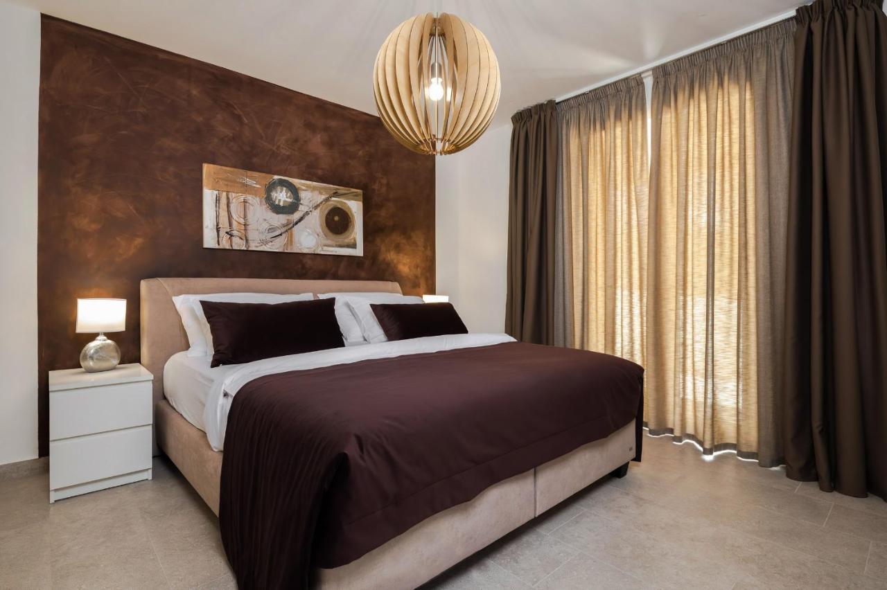 Luxury Villa Santa Cruz With Xl Pool And Jacuzzi Potpican Bagian luar foto