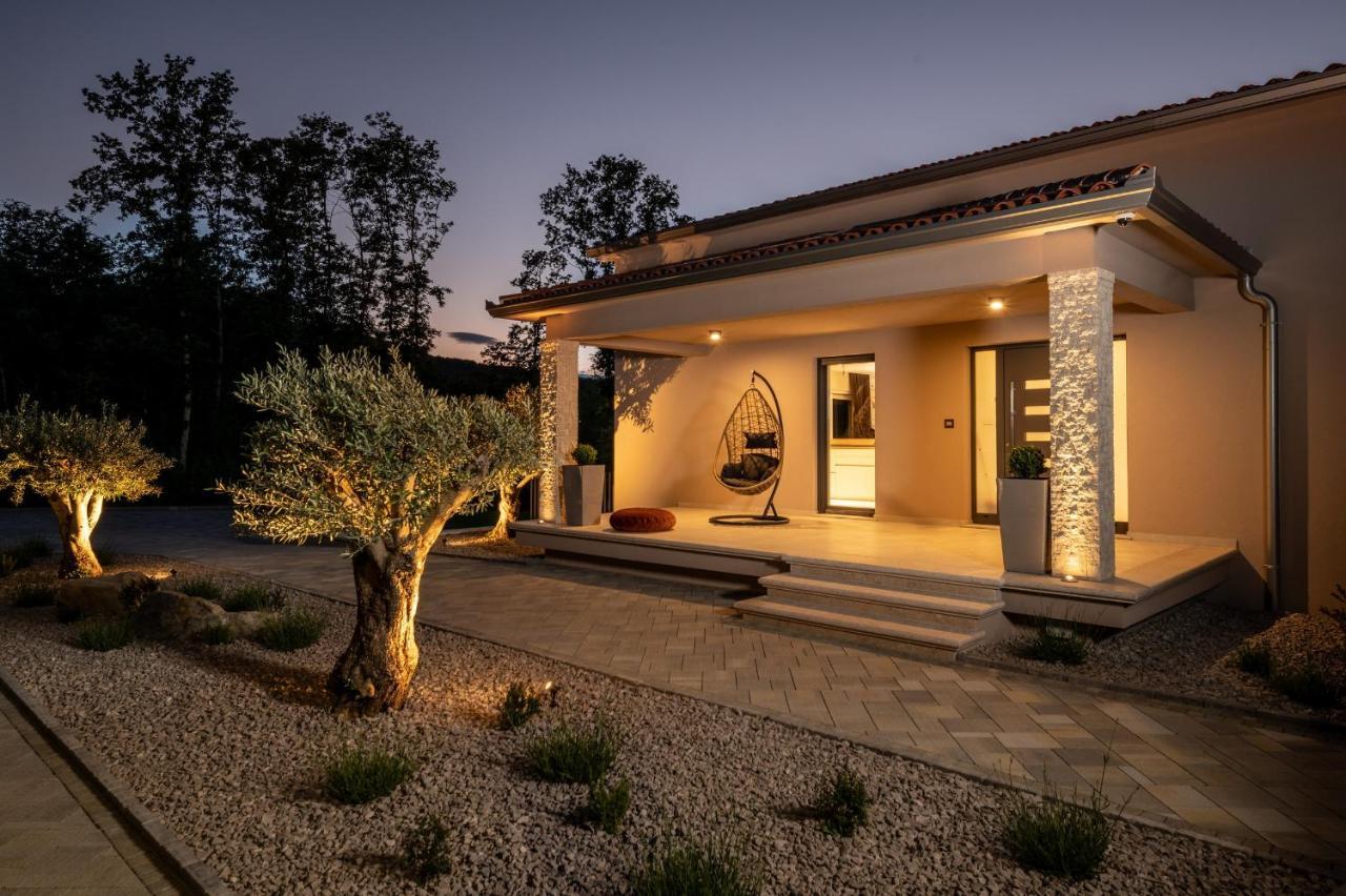 Luxury Villa Santa Cruz With Xl Pool And Jacuzzi Potpican Bagian luar foto