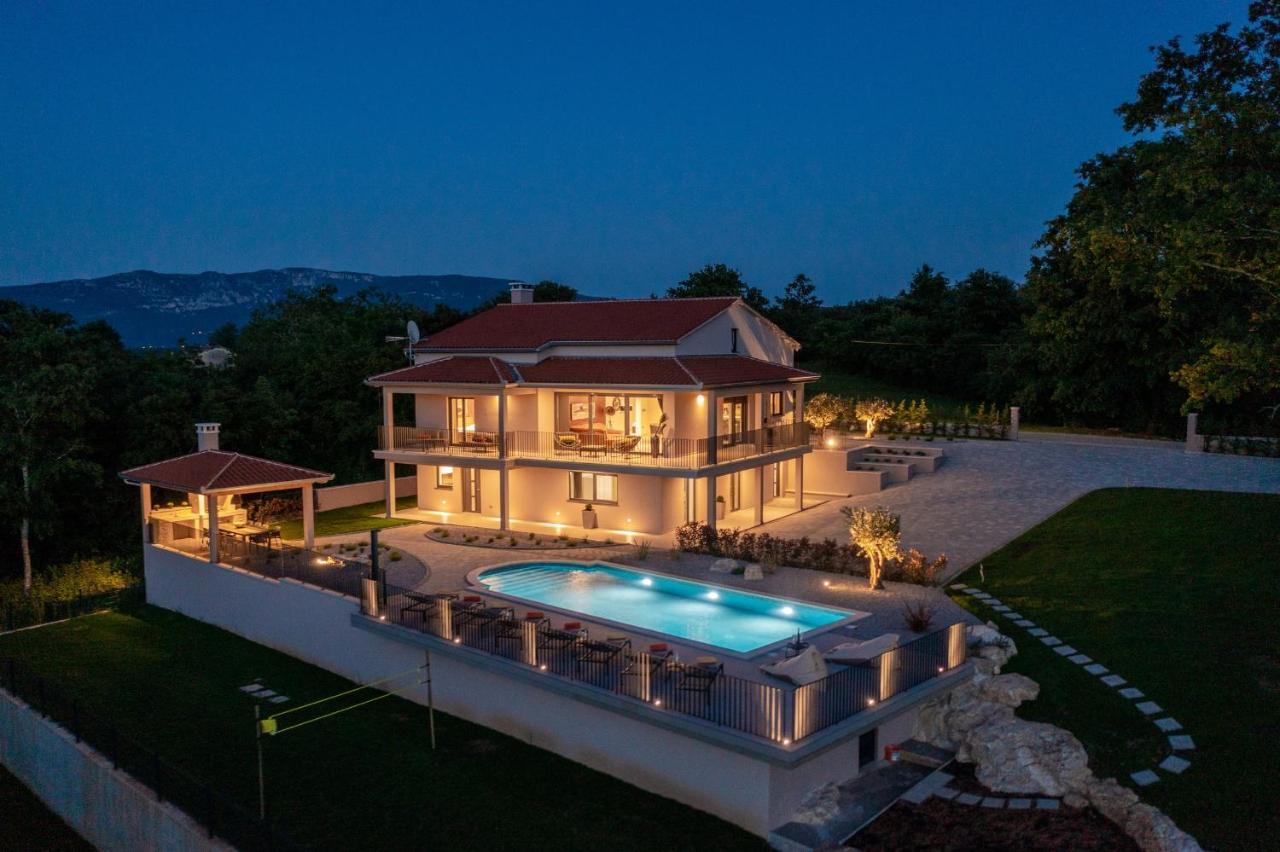 Luxury Villa Santa Cruz With Xl Pool And Jacuzzi Potpican Bagian luar foto