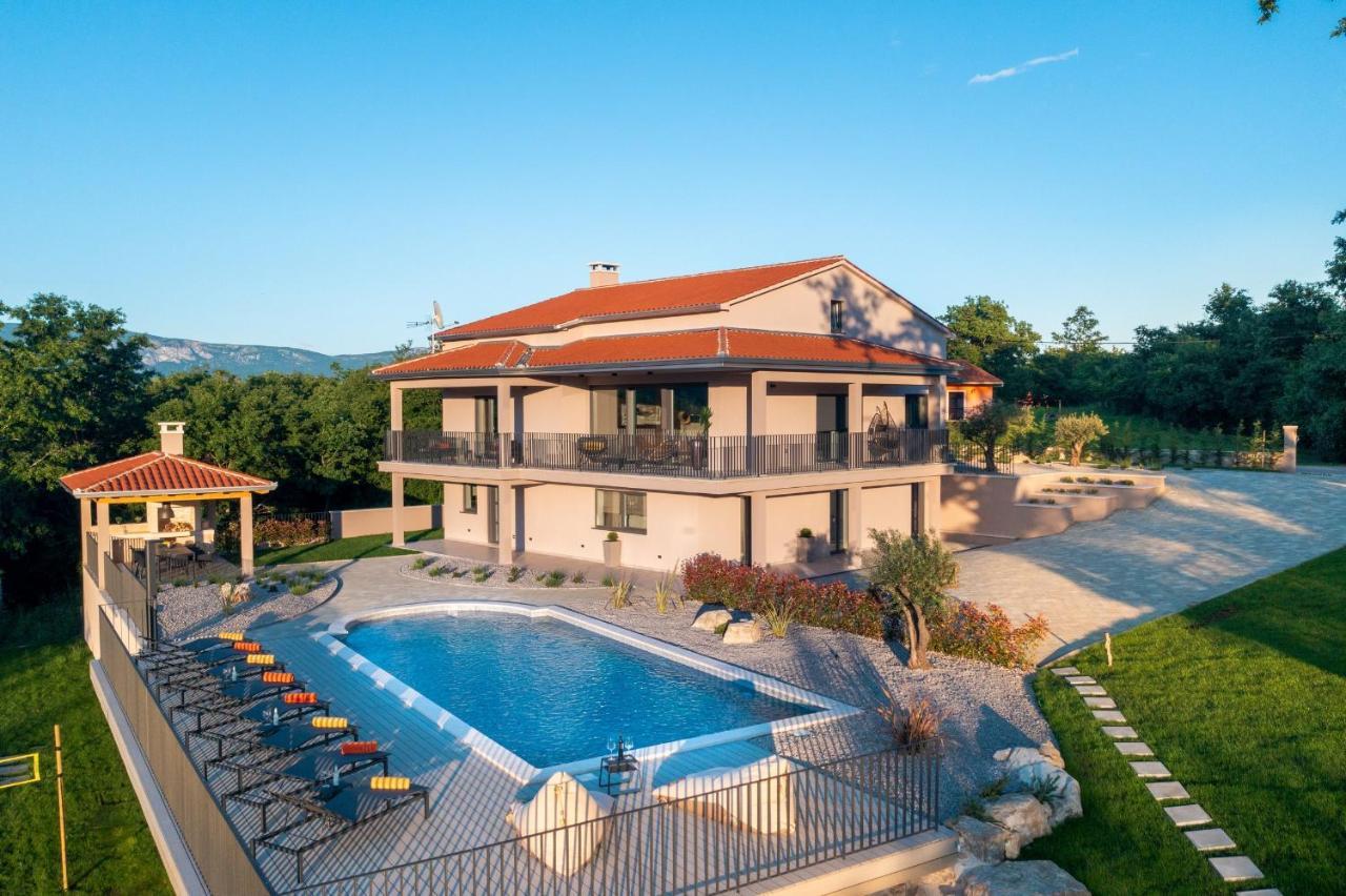 Luxury Villa Santa Cruz With Xl Pool And Jacuzzi Potpican Bagian luar foto