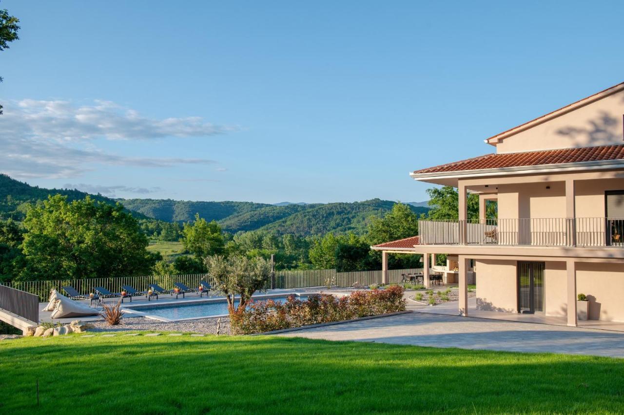 Luxury Villa Santa Cruz With Xl Pool And Jacuzzi Potpican Bagian luar foto