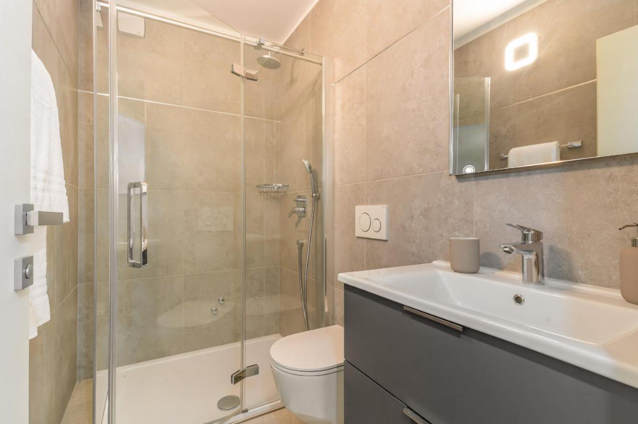 Luxury Villa Santa Cruz With Xl Pool And Jacuzzi Potpican Bagian luar foto