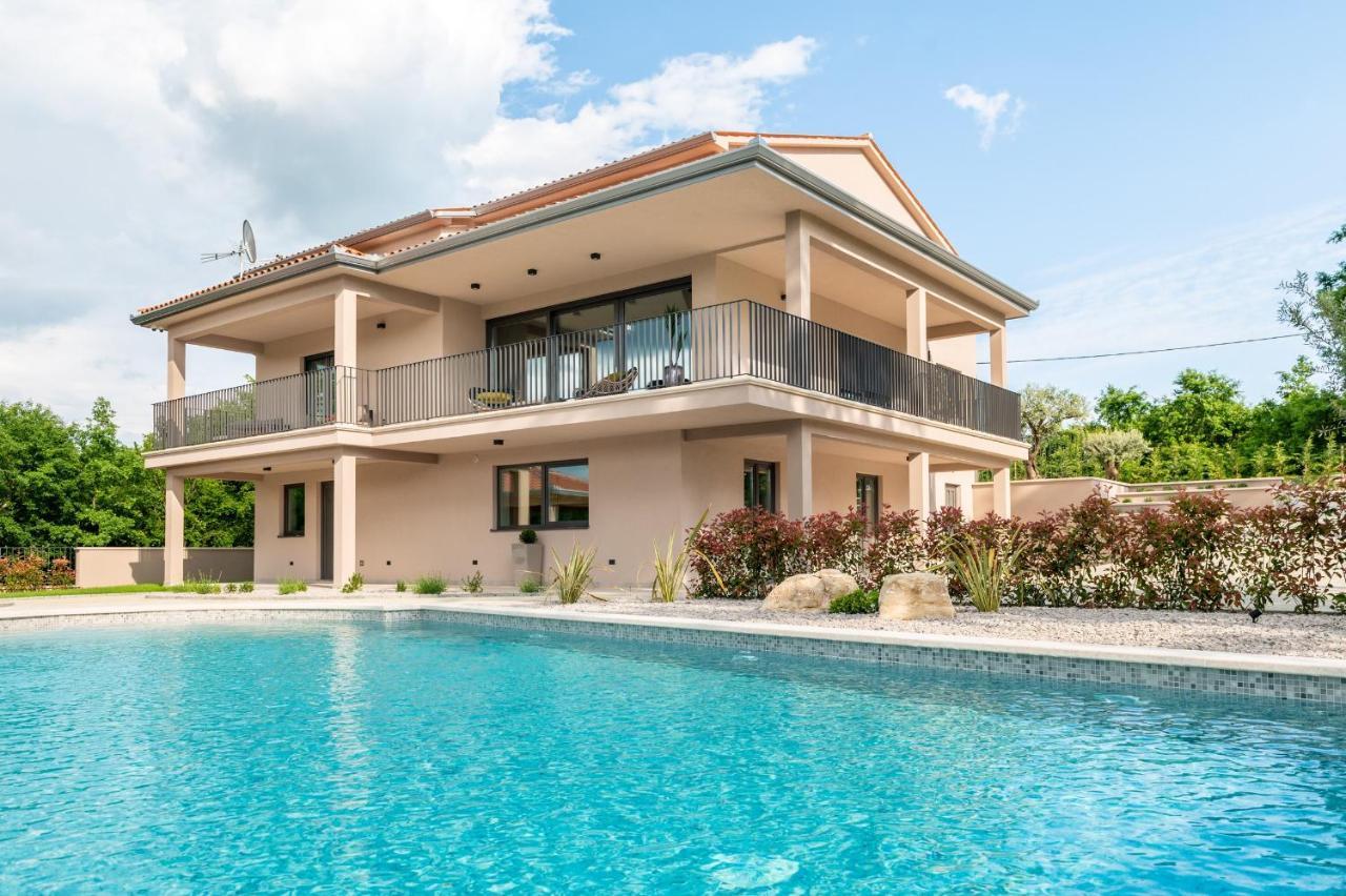 Luxury Villa Santa Cruz With Xl Pool And Jacuzzi Potpican Bagian luar foto