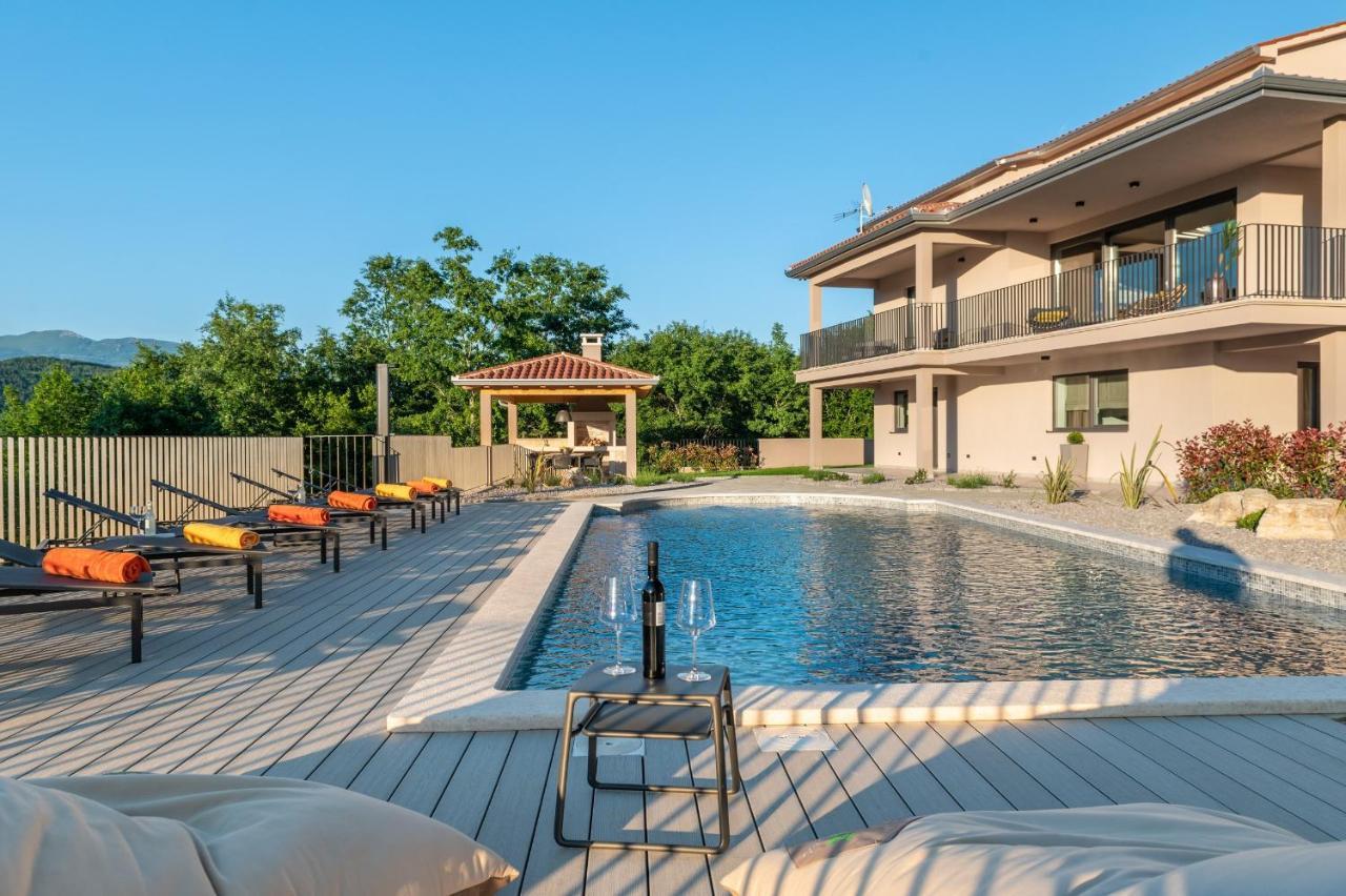 Luxury Villa Santa Cruz With Xl Pool And Jacuzzi Potpican Bagian luar foto