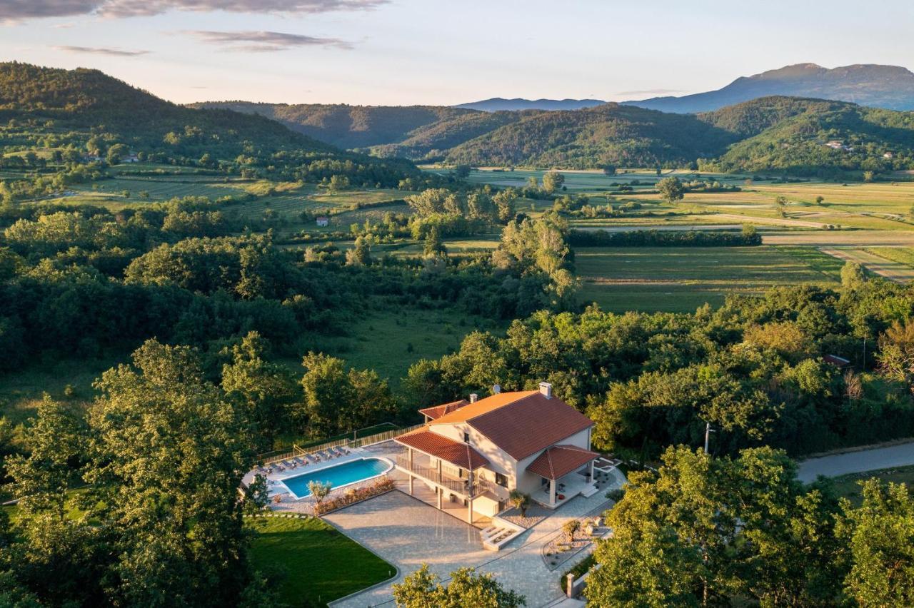 Luxury Villa Santa Cruz With Xl Pool And Jacuzzi Potpican Bagian luar foto