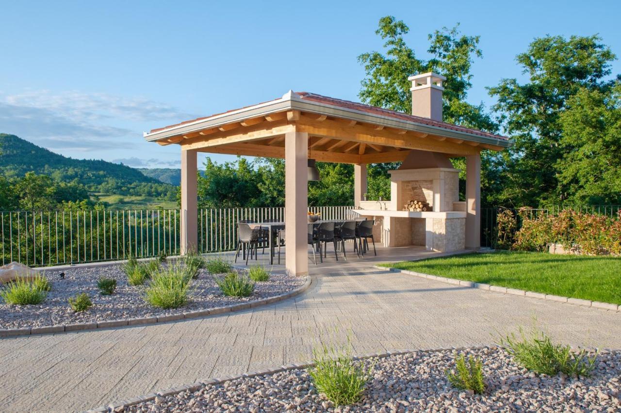 Luxury Villa Santa Cruz With Xl Pool And Jacuzzi Potpican Bagian luar foto